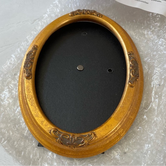VTG Olan Mills Gold Oval Desk Picture Frames Set Of 2 for Picture Size 5x7 RARE - Picture 2 of 7